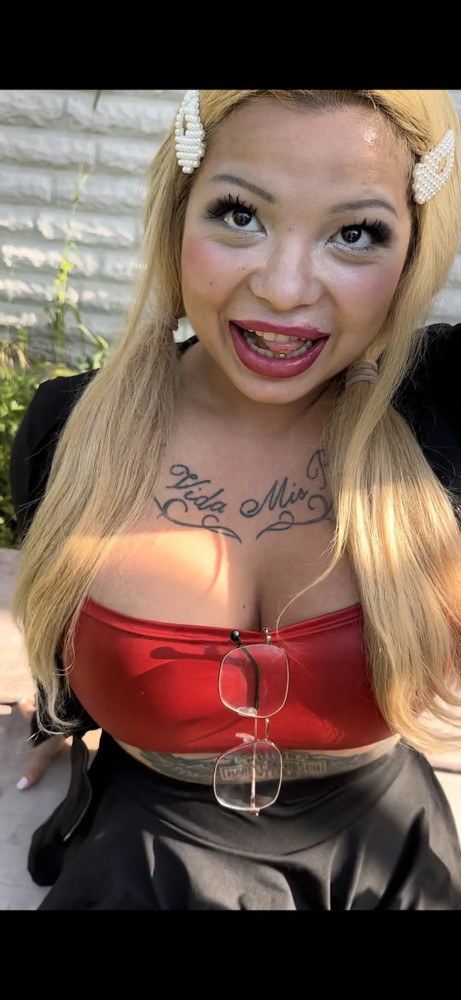 Daisy finds a cock in the garden #2