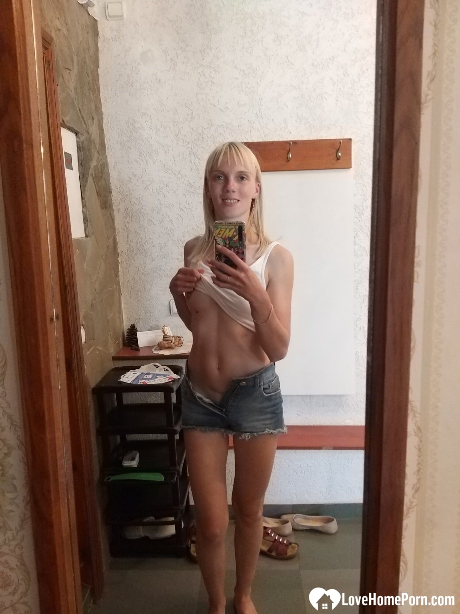Innocent selfies turn into hot nude photos