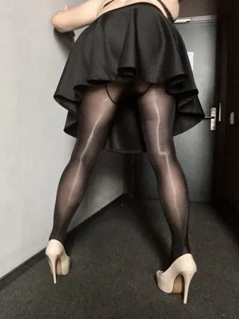 shiny black pantyhose         