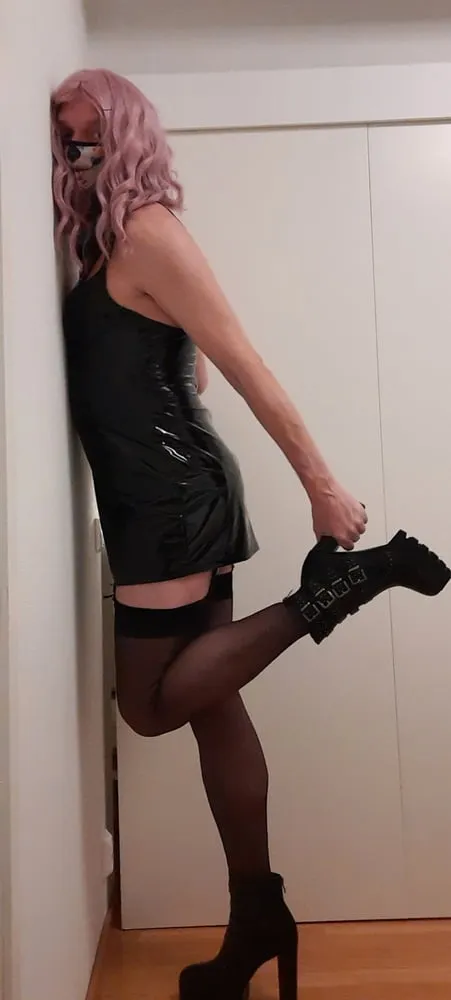 Sissy Sky in black Latex Dress