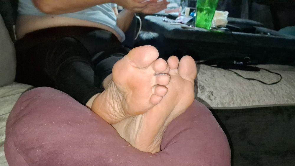 Girlfriends barefoot tease #10