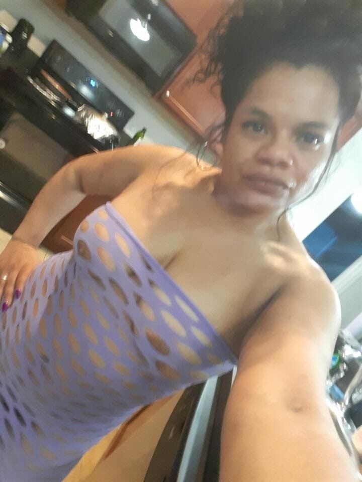 Sexy Latina mami