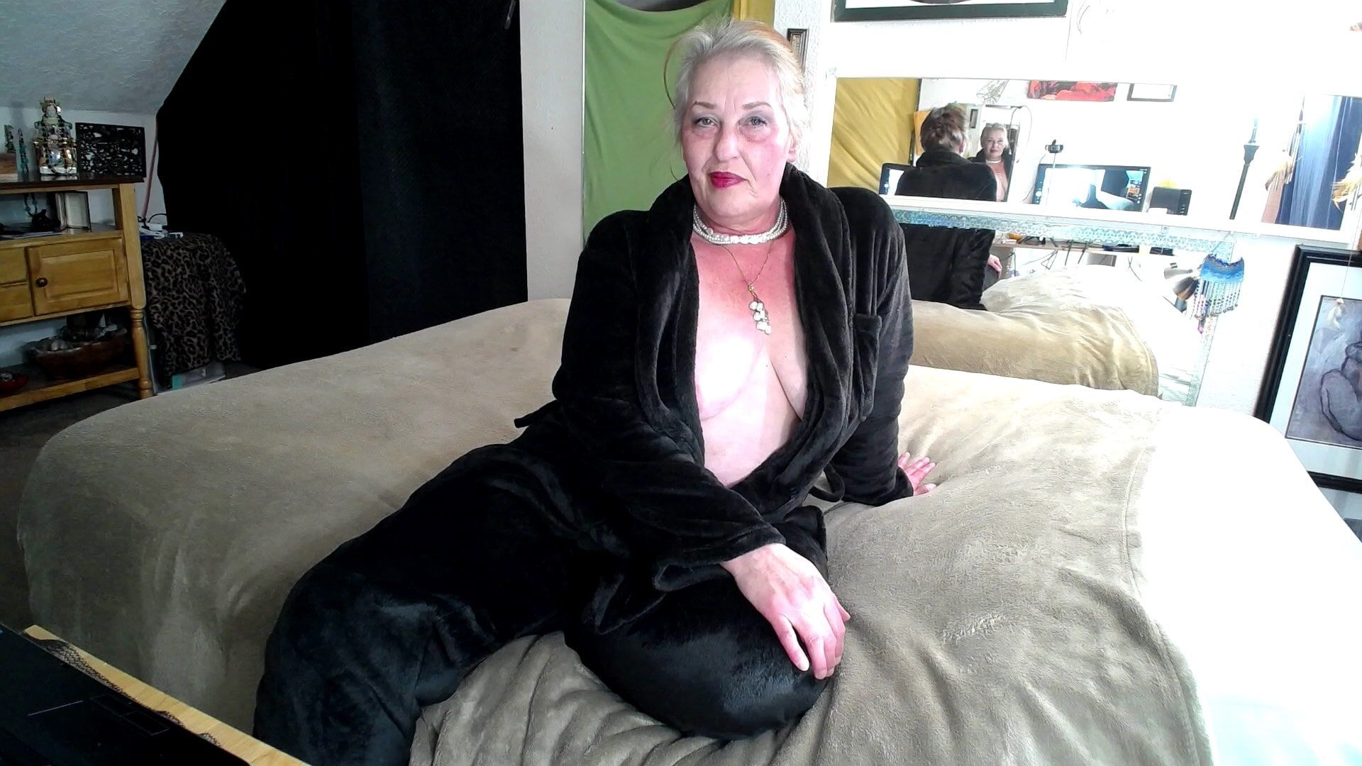 Silver haired Fox Dawn has some new pics #23