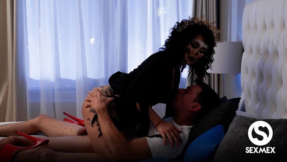 Horny latina maid in Catrina custome for halloween sex #2