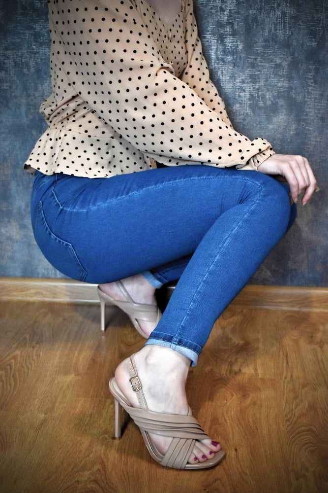 Juicy Lulu in sexy jeans and high heels teases  #8