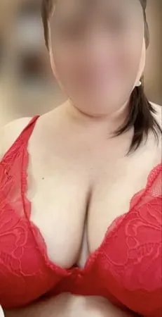 just rach s tits in a red bra         