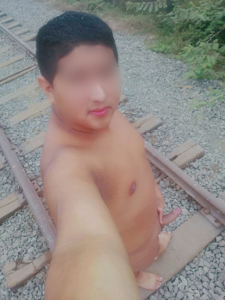 SelfiesNudes en las Vias del Tren  #15