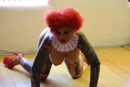 if pennywise was a whore         