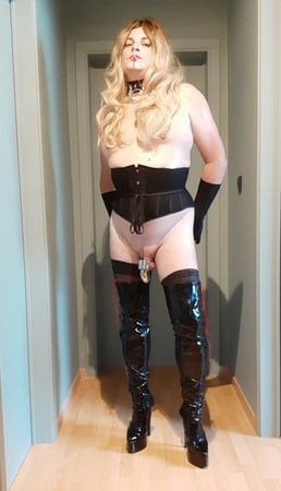 ขังบุหรี่ด้วยคอร์เซ็ตและต้นขา