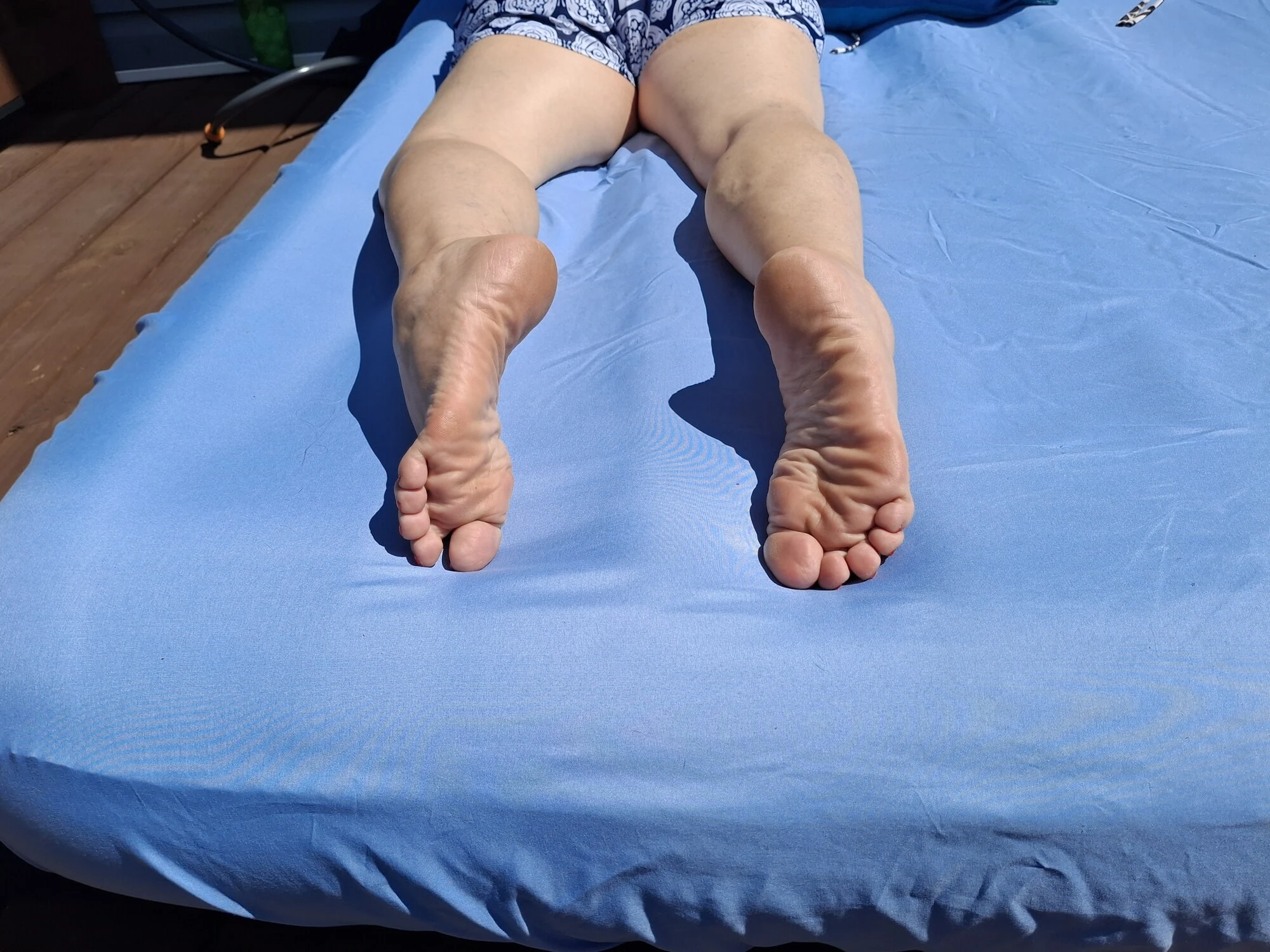 Sexy bare feet in the sun