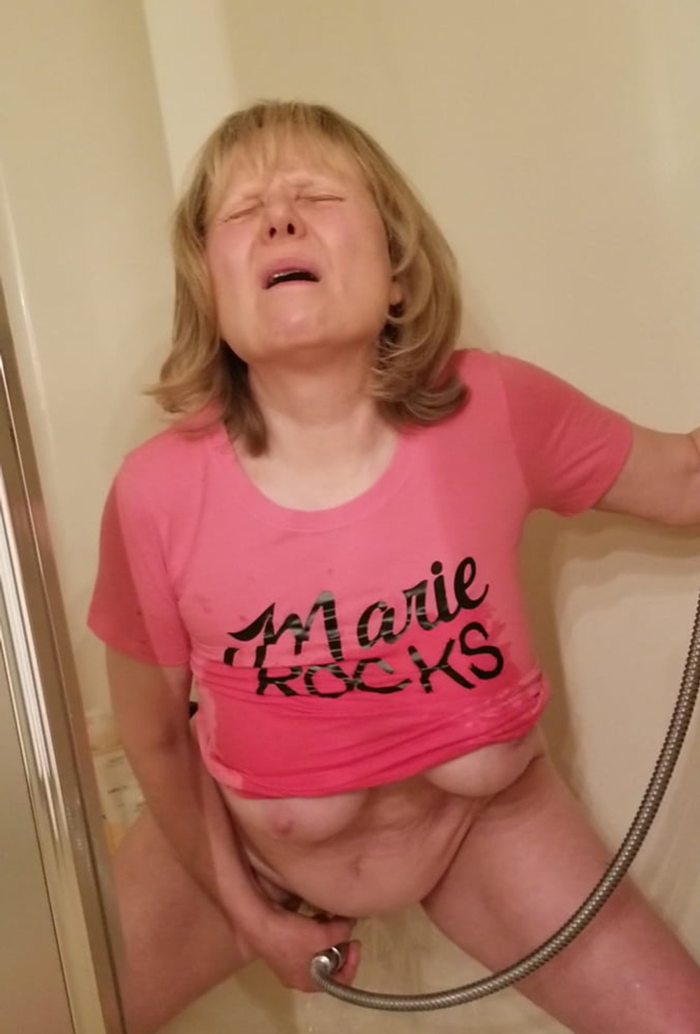 Hot grandmother sprays her pussy and cums in a wet t-shirt #38