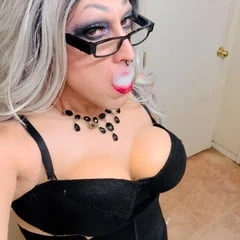 Marilyn Senual Smoking 