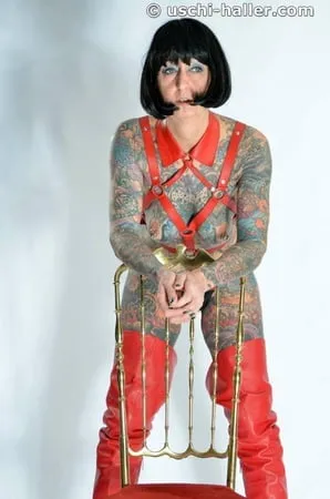 photo shoot with full body tattooed milf cleo         