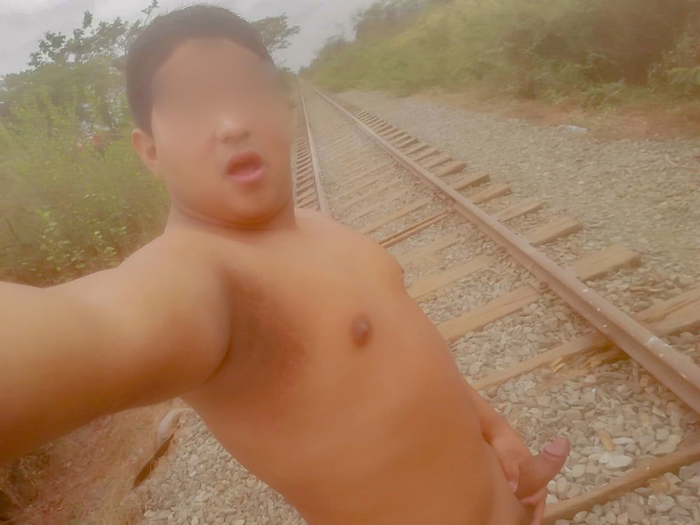 SelfiesNudes en las Vias del Tren  #7