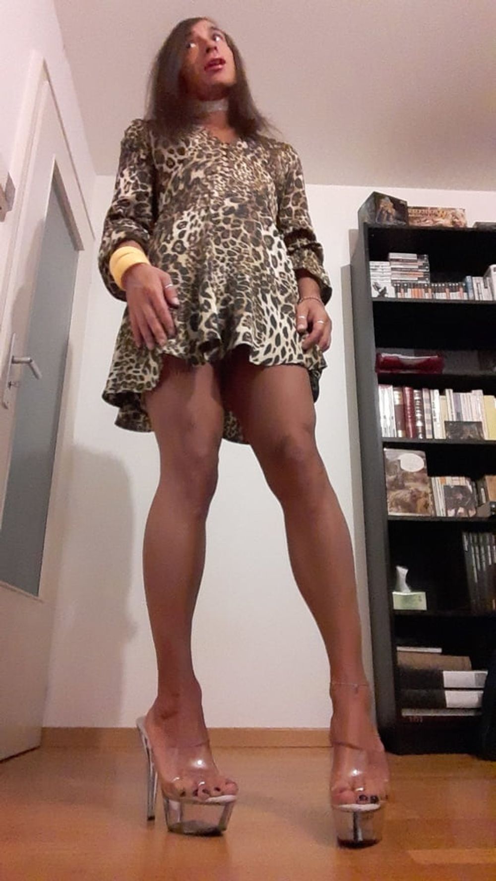 Sissy Tygra in leopard dress on 2019 octobre. #15