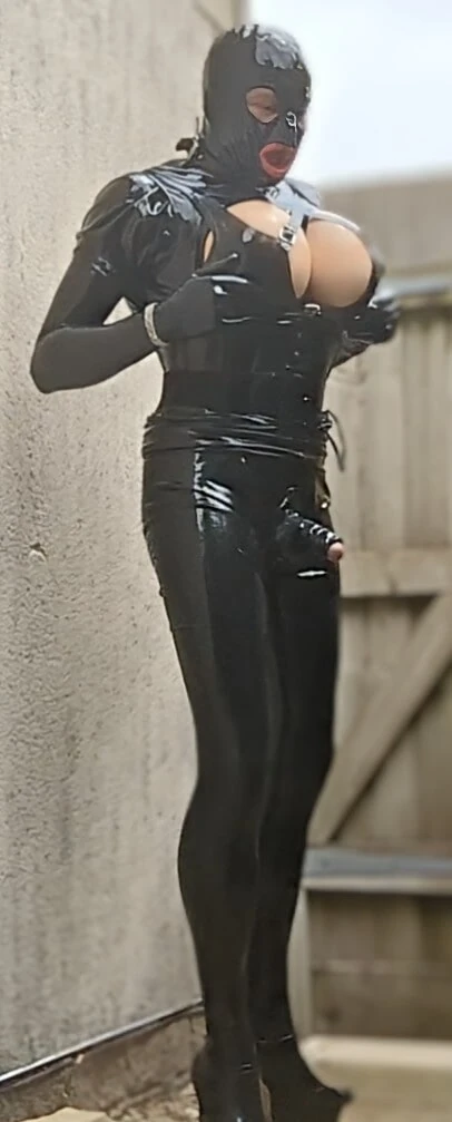 Alison in rubber #38