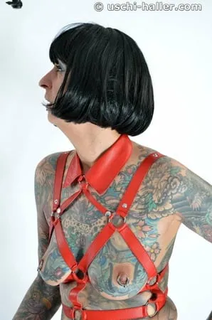 photo shoot with full body tattooed milf cleo         