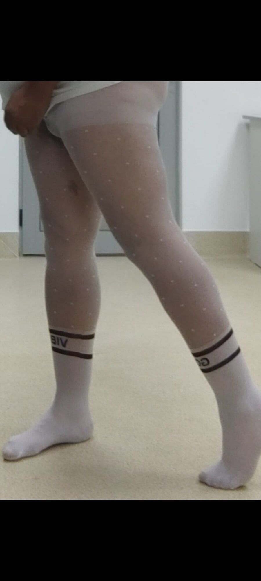 A pair of white dots pantyhose