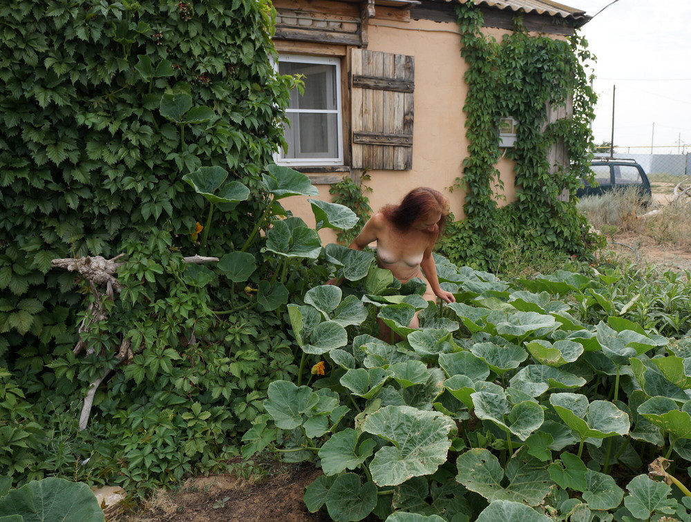 Nude in Frontyard #14