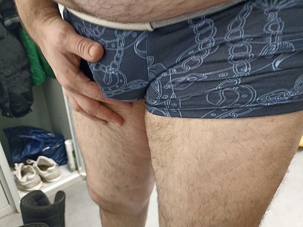 bulge,piss and belly #15