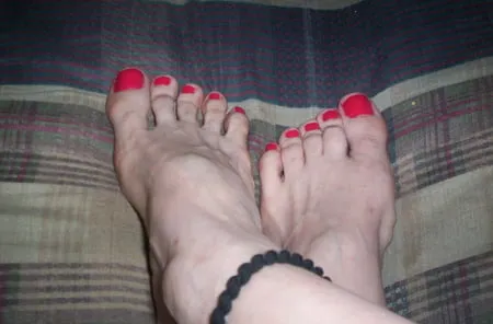 mellissas pretty feet           