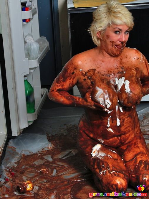 Mature Blonde Dana Hayes Wet and Messy with Ice Cream #15