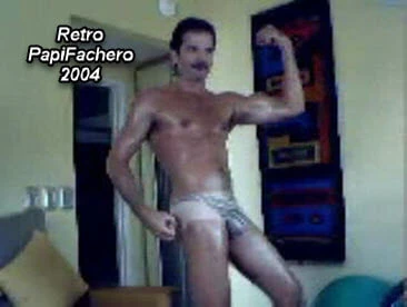PapiFachero doing an Aaaaahnold - 2004 #6
