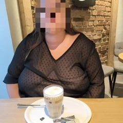 In a new restaurant, I had to show myself.