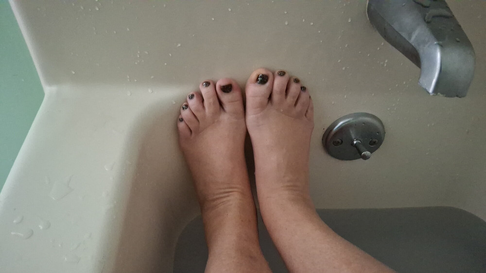 Feet in the bath tun #13