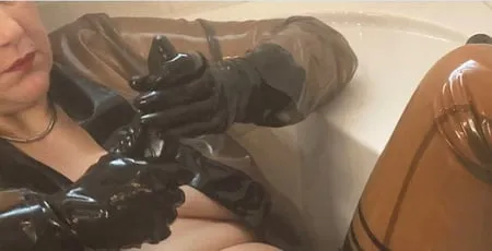 latex and dildo in bath tub         