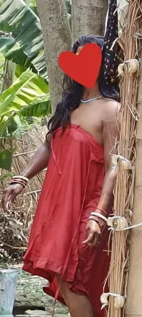 desi sexy bhabhi bathing nude enjoy summer season         