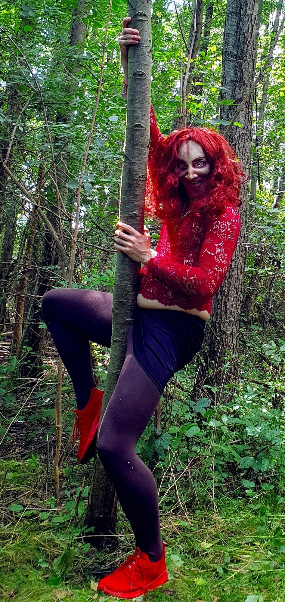 Demoniczna Suka napalona w lesie #13