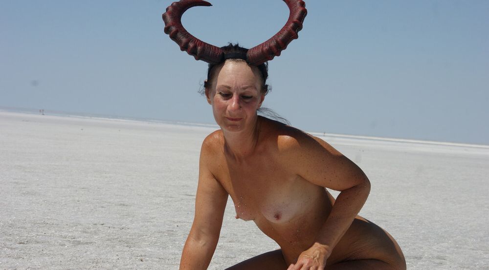 Standing on laps naked on the salt of the salt lake Elton #44