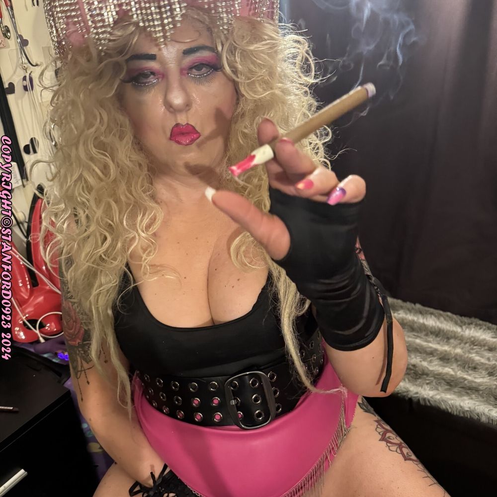 SMOKING GODDESS SHIRLEY #19