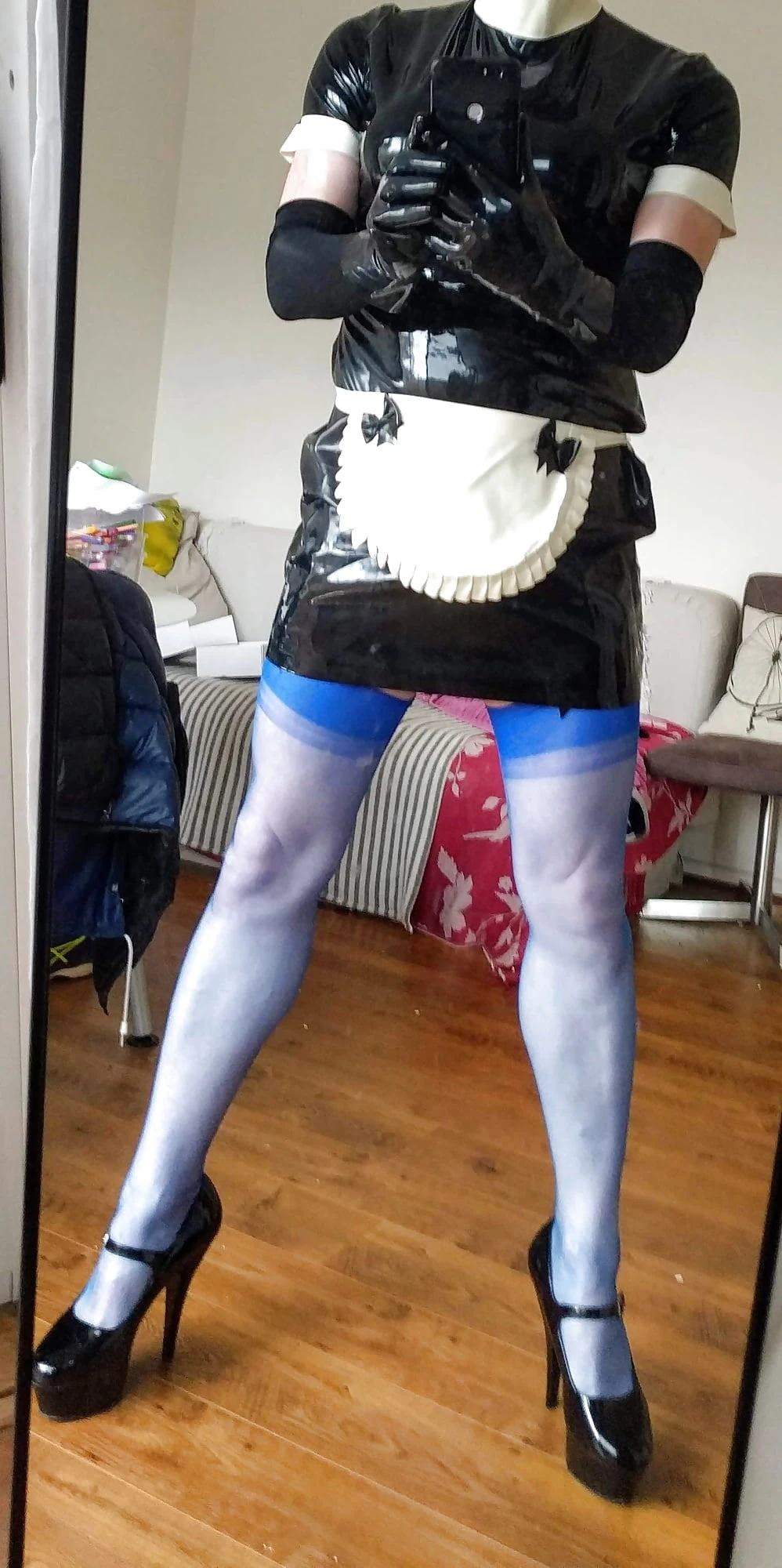 Latex Maid on a Wet Day - Headless 