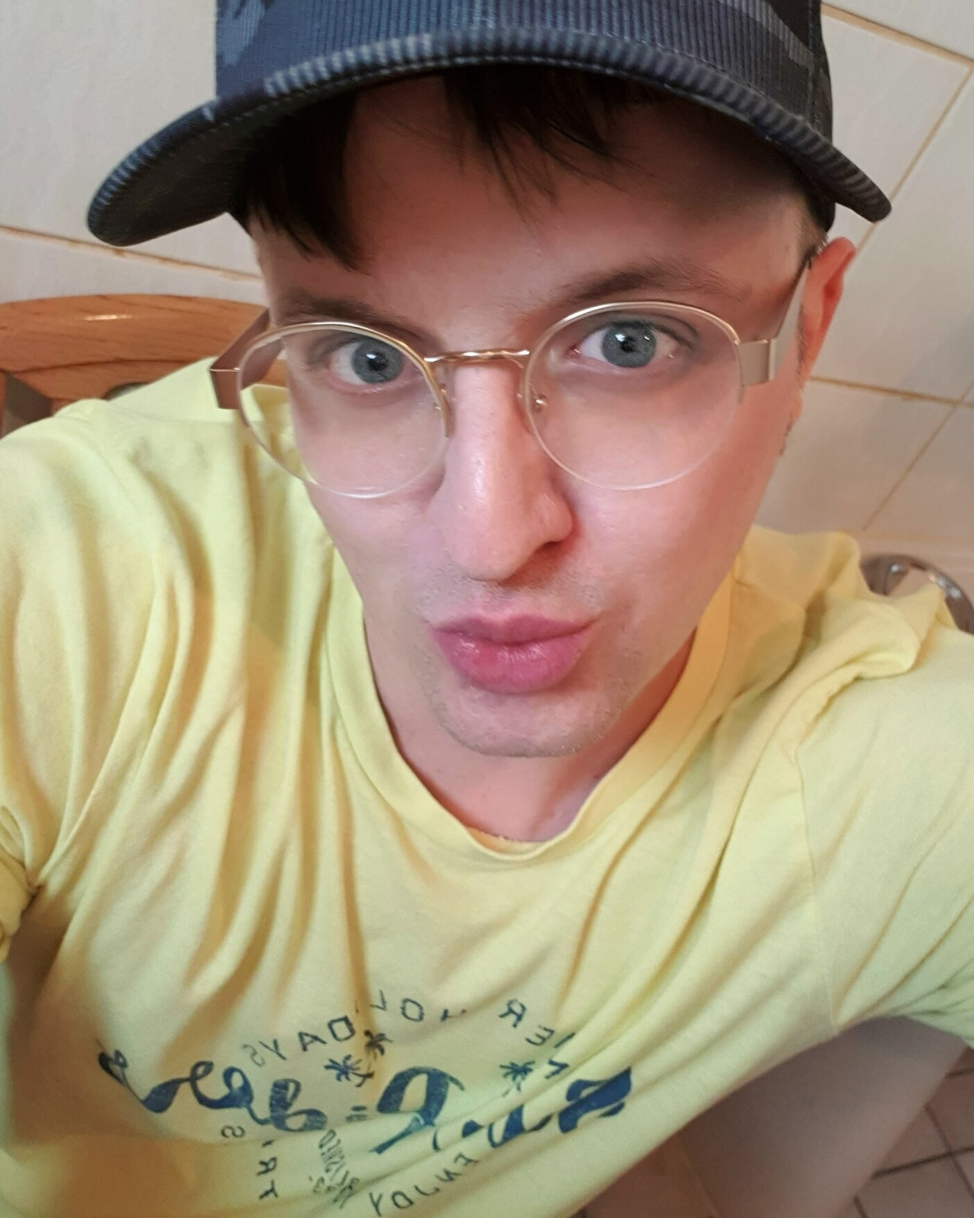 3 Fotos von mir im Badezimmer
