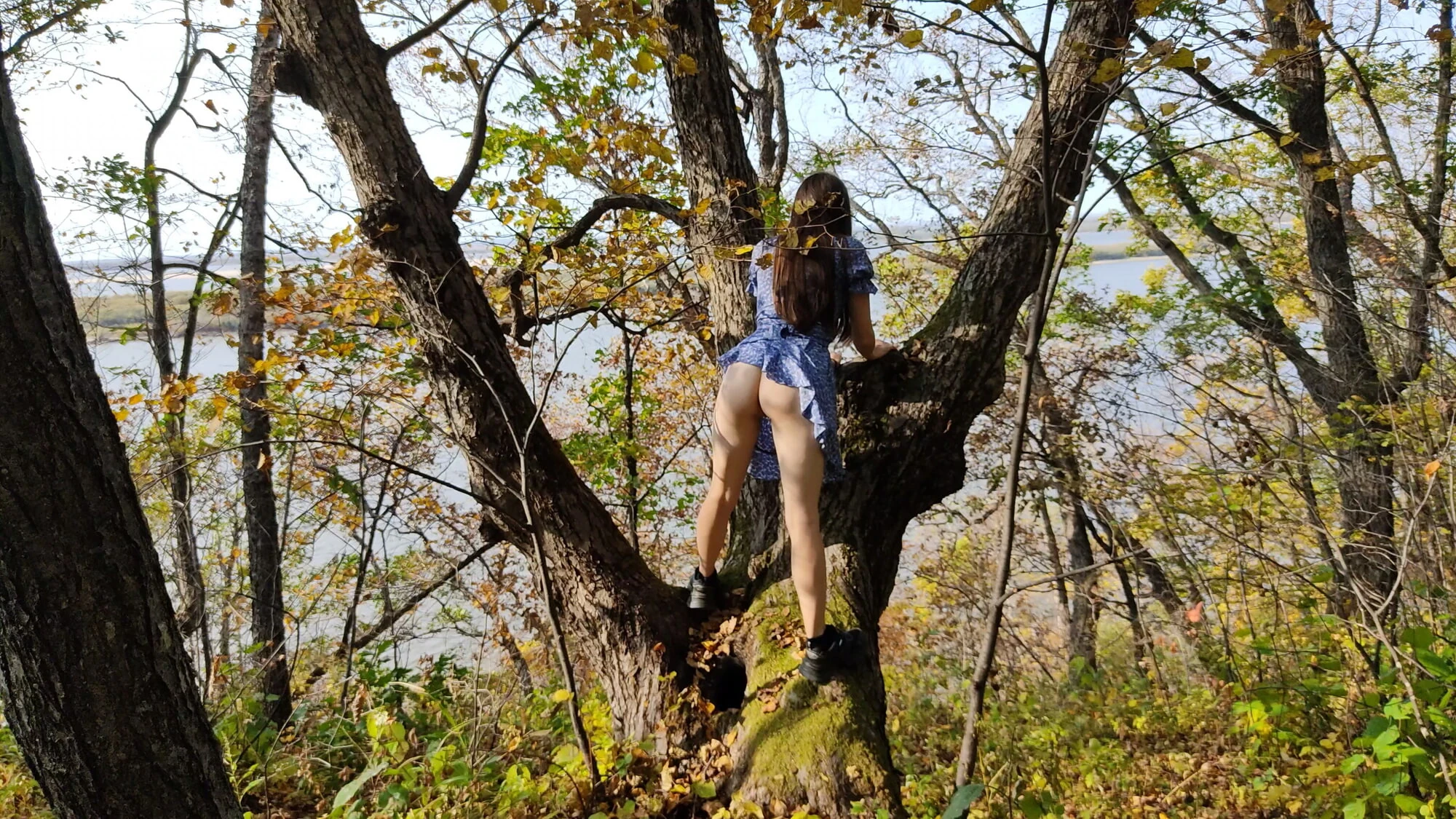 An autumn walk with a naked arse #4