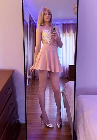 Cute femboy is a skirt :3
