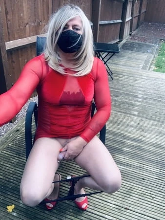 amateur crossdresser kelly cd in red dress         