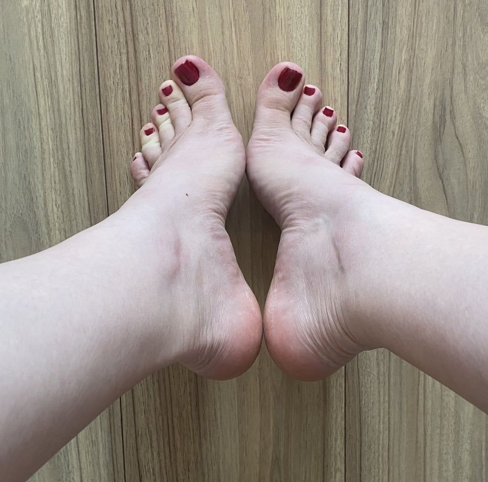 Red toes #14