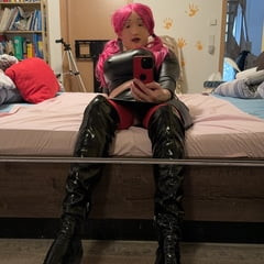 Sissy Francis Malice ist getting hot 