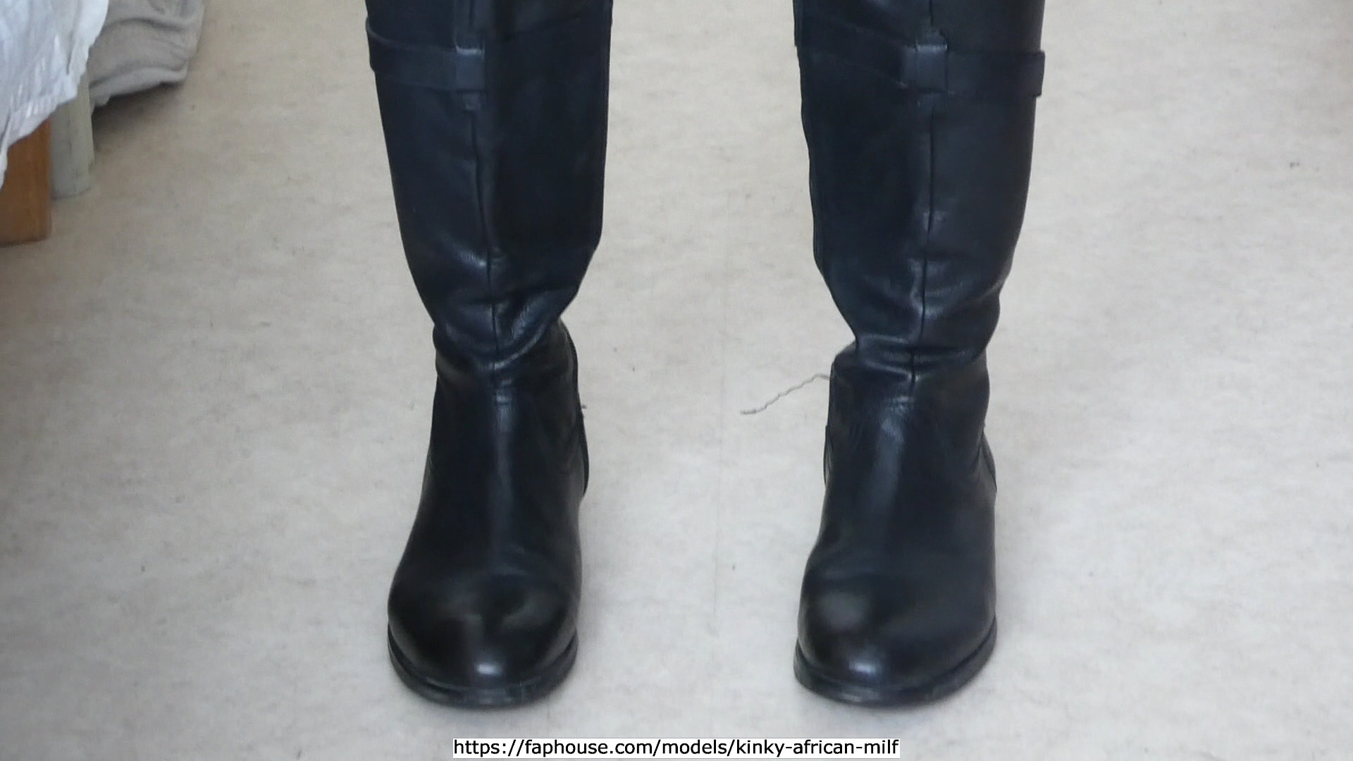 Facesitting and peeing in black pantyhose, part 1 #8