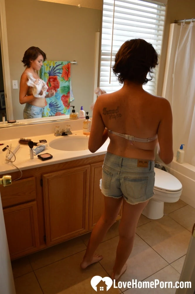 My roommate gets recorded in the bathroom #12