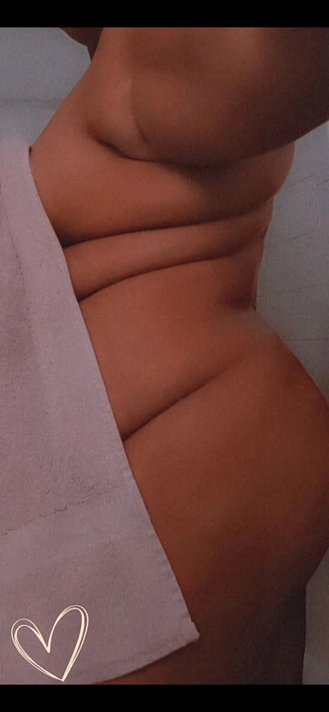 Curvy caramel skin #8