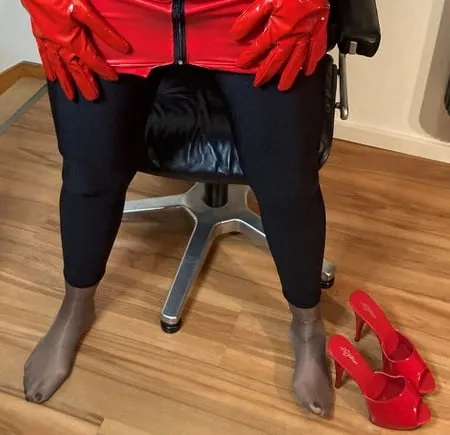 black spandex leggings and red high heel mules         