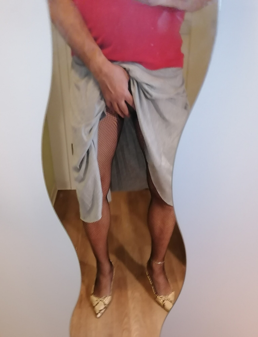 Rafaela. in sexy Netzstrumpfhosen und Faltenrock  #3