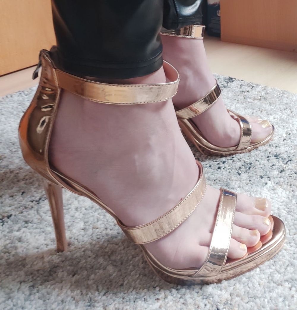 New golden Heels