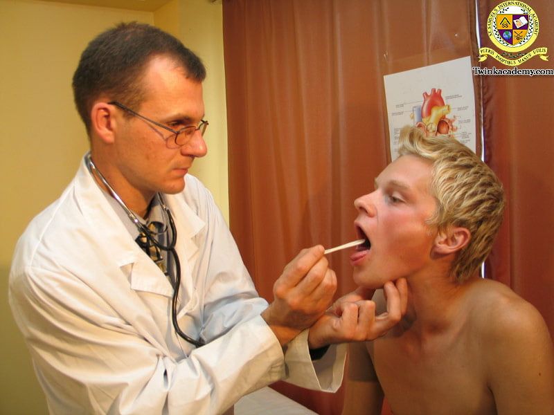 Doctor inspects a boys tight foreskin #5