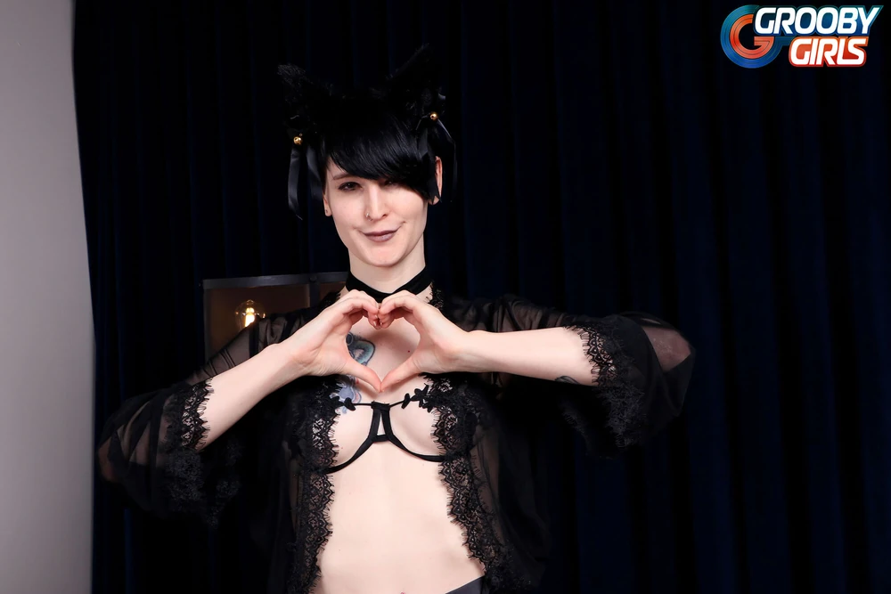 GROOBYGIRLS: Climax With Eva