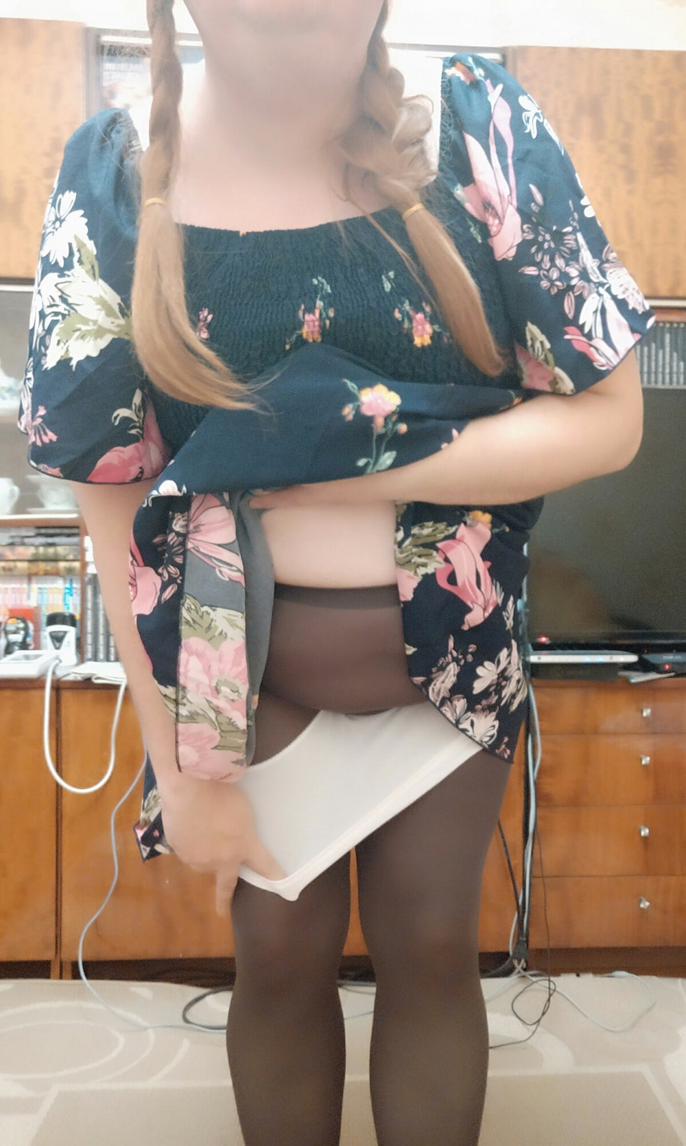 Sissy Aleksa wears a dress with flowers #9